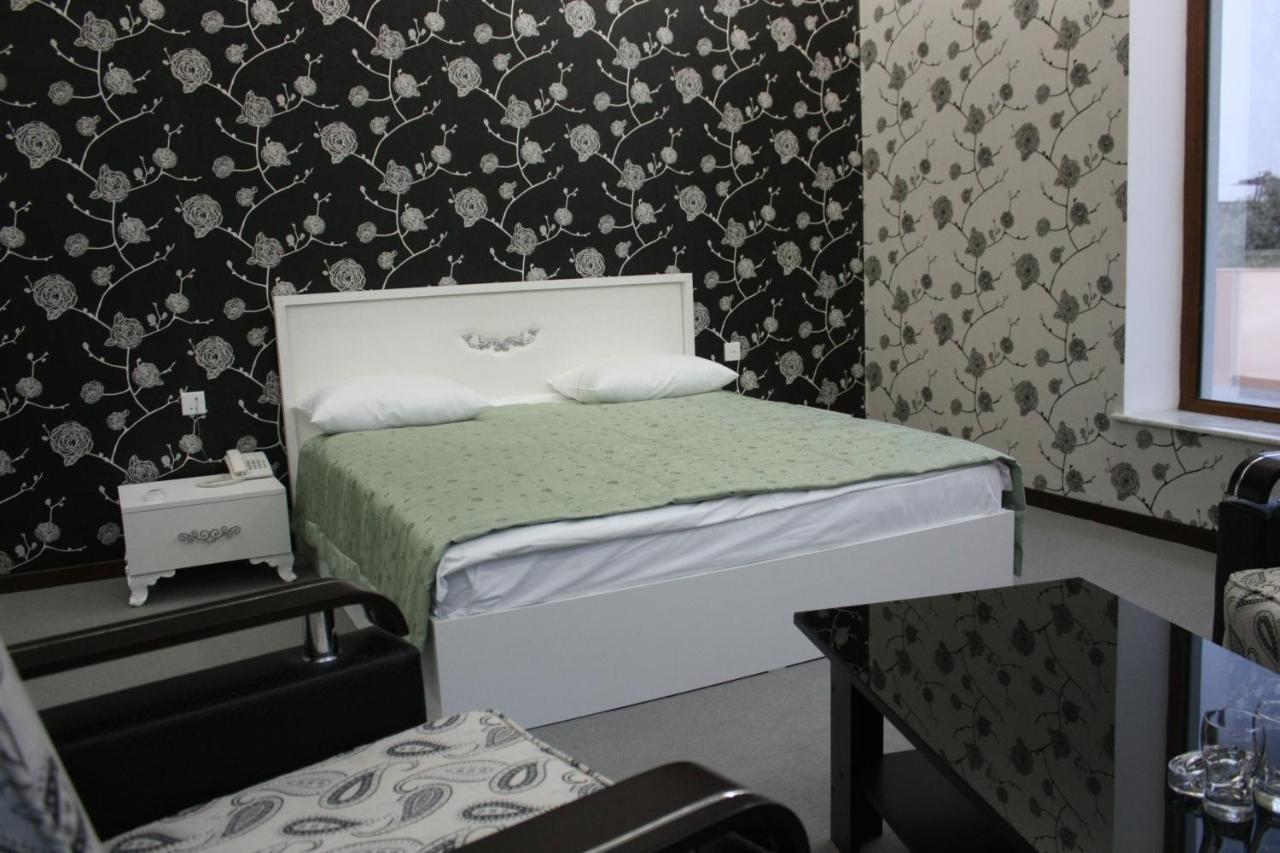 Titanik Hotel Баку Екстериор снимка