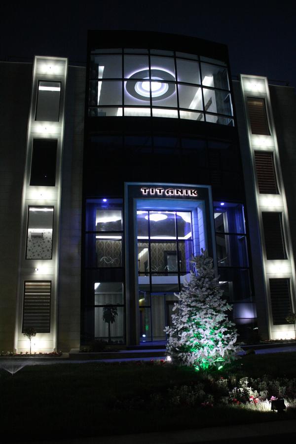 Titanik Hotel Баку Екстериор снимка