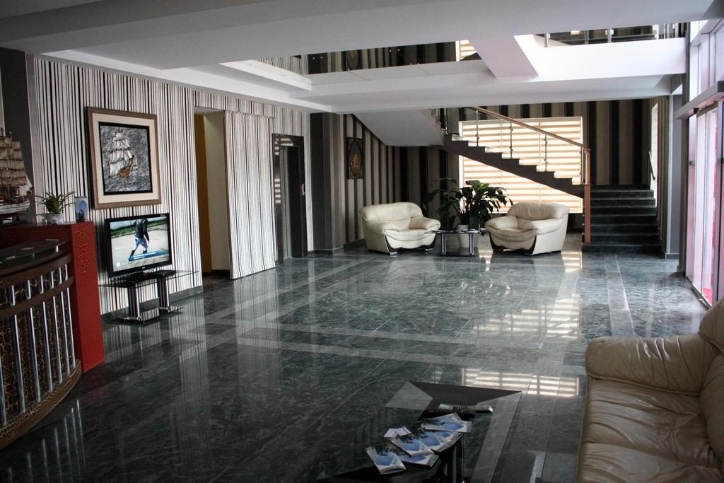 Titanik Hotel Баку Екстериор снимка
